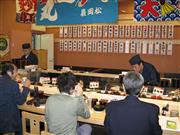 関越道「Ｐａｓａｒ三芳」内にオープンした回転ずし店。都内などに２１店舗を展開する業者は「築地直送のネタが自慢」と話す＝埼玉県三芳町（太田浩信撮影）