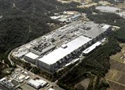 エルピーダメモリの広島工場。パソコン用メモリーの出荷量は、安定して増加している