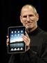 「ｉＰａｄ」を紹介するアップルの最高経営責任者（ＣＥＯ）スティーブ・ジョブズ氏（ＡＰ）