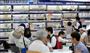 猛暑で好調な売れ行きのエアコン売り場＝２３日、東京都新宿区のビックカメラ新宿西口店