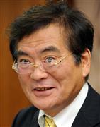 インタビューに答える鉢呂吉雄経済産業相=5日、東京都千代田区の経産省(寺河内美奈撮影) インタビューに答える鉢呂吉雄経済産業相=5日、東京都千代田区の経産省(寺河内美奈撮影)
