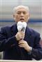 衆院選が公示され、第一声を上げる新党日本の田中康夫代表＝４日午前１０時１１分、兵庫県尼崎市