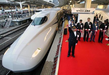 東海道新幹線の新型車両Ｎ７００Ａ出発式が行われた＝８日、東京駅