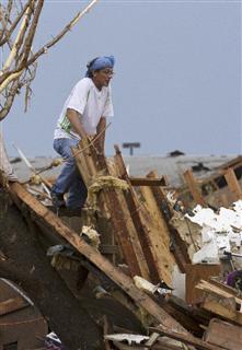 米国で巨大竜巻、なぜ多発？　数は日本の８０倍、６９５人死亡例も