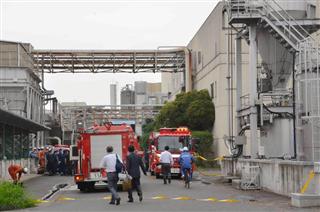 サントリー酒類工場で爆発　鉄板飛び２人重軽傷　群馬