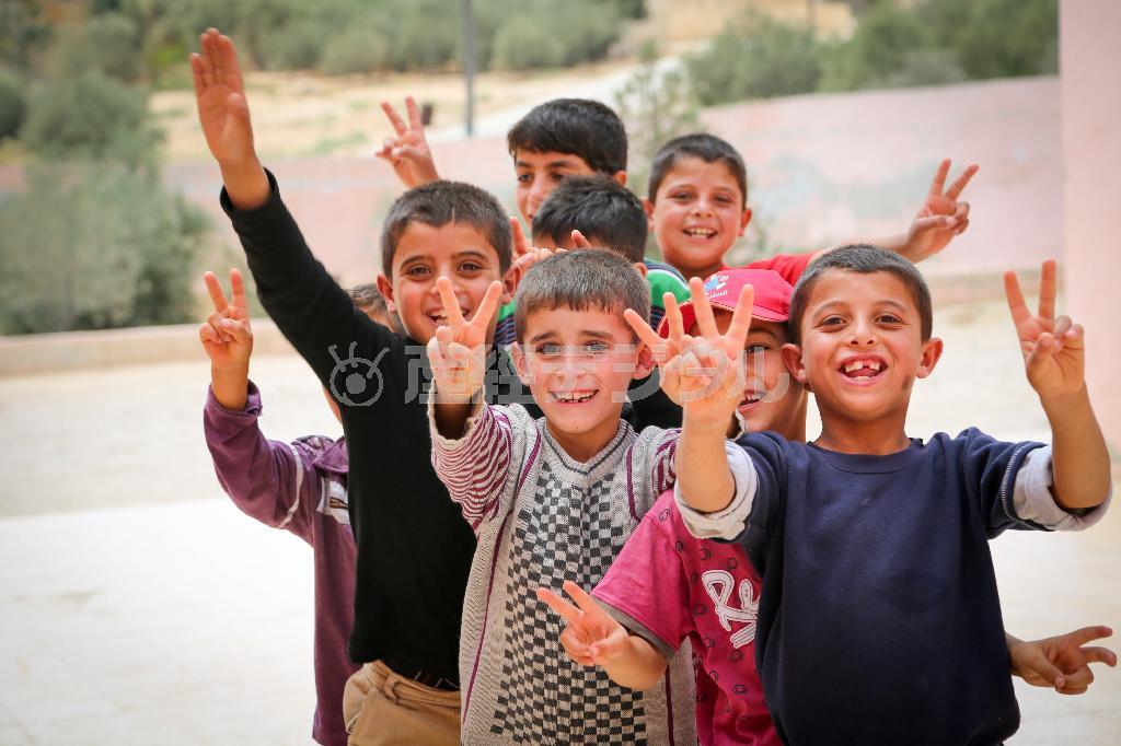 国際ＮＧＯ「ワールド・ビジョン」が開催するプログラムに集まった子供たち。屈託のない笑顔がはじける＝２０１４年７月２１日、ヨルダン（ワールド・ビジョン・ジャパン撮影）