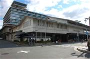 昨年１２月２６日で営業を終えた京都国際ホテル。跡地の活用をめぐって古都が揺れている＝京都市中京区