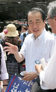 【都知事選】告示日、鳥越俊太郎氏第一声に参加した菅直人元首相=14日、東京都新宿区(鈴木健児撮影) 【都知事選】告示日、鳥越俊太郎氏第一声に参加した菅直人元首相=14日、東京都新宿区(鈴木健児撮影)