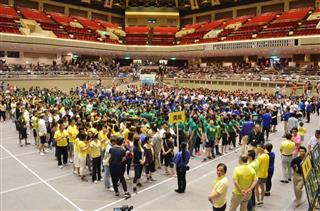 20年ぶりに復活した松屋の社内運動会。約1500人が参加する盛況ぶりだった(同社提供) 20年ぶりに復活した松屋の社内運動会。約1500人が参加する盛況ぶりだった(同社提供)