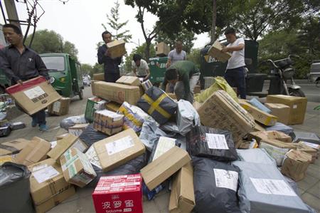 中国の宅配包装用テープ、１５年赤道４２５周分