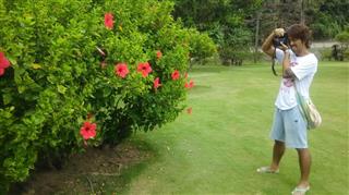 ピクスタが鹿児島県奄美市で開催した撮影ワークショップの参加者(同社提供) ピクスタが鹿児島県奄美市で開催した撮影ワークショップの参加者(同社提供)