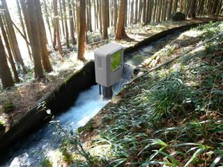 発電装置の設置イメージ。強固な基礎工事が必要ないことも大きなメリットだ 発電装置の設置イメージ。強固な基礎工事が必要ないことも大きなメリットだ