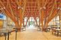 日本の伝統建築をイメージさせる「ものづくり研究センター」の内部