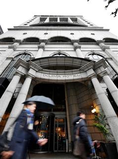 27日で閉館する堂島ホテル=27日午前、大阪市北区(南雲都撮影) 27日で閉館する堂島ホテル=27日午前、大阪市北区(南雲都撮影)