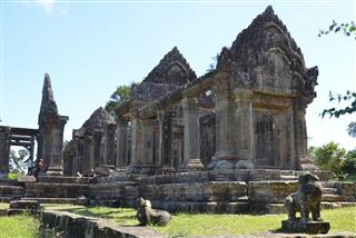 世界遺産に登録されたカンボジアのプレアビヒア遺跡。タイとの国境紛争は沈静化したが、観光インフラが整うにはまだ時間がかかりそうだ=北部プレアビヒア州(木村文撮影) 世界遺産に登録されたカンボジアのプレアビヒア遺跡。タイとの国境紛争は沈静化したが、観光インフラが整うにはまだ時間がかかりそうだ=北部プレアビヒア州(木村文撮影)