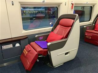 私が座ったのは「商務座(ビジネスクラス)」の1-2の配席のひとり側の最前列 私が座ったのは「商務座(ビジネスクラス)」の1-2の配席のひとり側の最前列