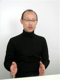 インタビューに応じるライフロボティクスの尹祐根(ユン・ウグン)CEO=東京都江東区 インタビューに応じるライフロボティクスの尹祐根(ユン・ウグン)CEO=東京都江東区