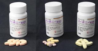 C型肝炎治療薬ハーボニー(左)と偽薬(中、右) C型肝炎治療薬ハーボニー(左)と偽薬(中、右)