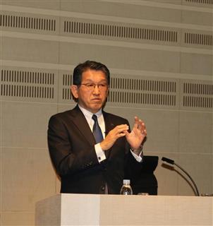 中期経営計画について説明するリコーの山下良則社長=12日、東京都千代田区 中期経営計画について説明するリコーの山下良則社長=12日、東京都千代田区
