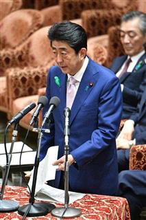 衆院決算行政監視委員会で、平成24,25年度決算の締めくくり総括質疑において、自民党の瀬戸隆一氏の質問に答弁する安倍晋三首相=17日午前、国会・衆院第1委員室(斎藤良雄撮影) 衆院決算行政監視委員会で、平成24,25年度決算の締めくくり総括質疑において、自民党の瀬戸隆一氏の質問に答弁する安倍晋三首相=17日午前、国会・衆院第1委員室(斎藤良雄撮影)