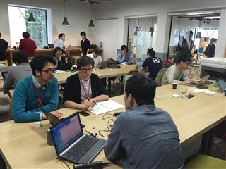 起業家などの活動拠点「31VENTURESClipニホンバシ」。交流が活発に行われるよう、ワークスペースを広げた=東京都中央区 起業家などの活動拠点「31VENTURESClipニホンバシ」。交流が活発に行われるよう、ワークスペースを広げた=東京都中央区