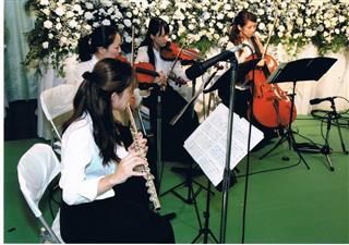 葬儀を生演奏で演出するケースも少しずつ増えているという(サウンドビュー提供) 葬儀を生演奏で演出するケースも少しずつ増えているという(サウンドビュー提供)