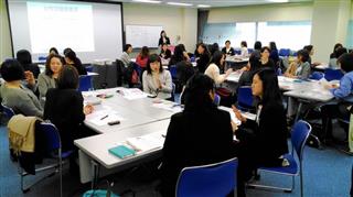 女性管理職の意見交換会。社外ネットワークづくりを支援するのが狙い(提供写真) 女性管理職の意見交換会。社外ネットワークづくりを支援するのが狙い(提供写真)