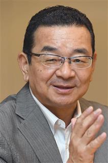 インタビューを受けるホンダの八郷隆弘社長=16日午後、東京都港区のホンダ本社(佐藤徳昭撮影) インタビューを受けるホンダの八郷隆弘社長=16日午後、東京都港区のホンダ本社(佐藤徳昭撮影)