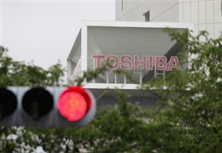 東芝の看板。28日の株主総会に向けて半導体子会社の売却手続きが進められている 東芝の看板。28日の株主総会に向けて半導体子会社の売却手続きが進められている