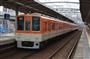 平成１３年からのリニューアルで、色が変わった阪神電気鉄道の「８０００系」車両