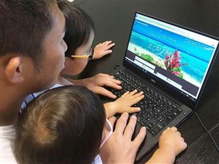 行き先を指定できない代わりに通常の半分のマイレージで特典航空券を手にできる「どこかにマイル」。家族でわくわく感を共有できる 行き先を指定できない代わりに通常の半分のマイレージで特典航空券を手にできる「どこかにマイル」。家族でわくわく感を共有できる