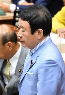 参院予算委員会の集中審議で質問する自民党の青山繁晴氏=25日午前、参院第1委員会室(斎藤良雄撮影) 参院予算委員会の集中審議で質問する自民党の青山繁晴氏=25日午前、参院第1委員会室(斎藤良雄撮影)