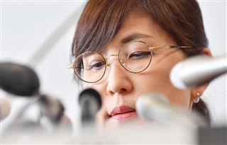 会見に臨む稲田朋美防衛相=28日午前、防衛省(納冨康撮影) 会見に臨む稲田朋美防衛相=28日午前、防衛省(納冨康撮影)