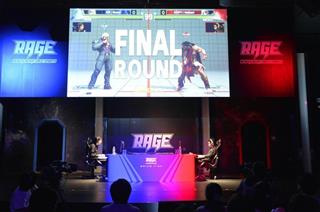 サイバーZが運営するeスポーツイベント「RAGE」。第4回大会には約2000人の観客が詰めかけた=6月10日、東京都新宿区 サイバーZが運営するeスポーツイベント「RAGE」。第4回大会には約2000人の観客が詰めかけた=6月10日、東京都新宿区