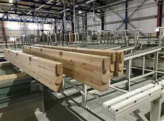 レインボーフィールドのプレカット生産ライン=佐賀県唐津市 レインボーフィールドのプレカット生産ライン=佐賀県唐津市