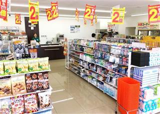 レイアウトを刷新し、売り場面積を拡大したセブン-イレブンの新型店=8月、東京都町田市 レイアウトを刷新し、売り場面積を拡大したセブン-イレブンの新型店=8月、東京都町田市