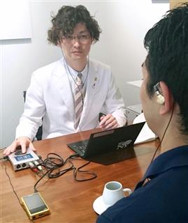 イヤホン「ジャストイヤー」を考案したソニーの技術者、松尾伴大氏=8月、東京都港区 イヤホン「ジャストイヤー」を考案したソニーの技術者、松尾伴大氏=8月、東京都港区