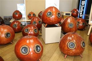 かんぴょうスピーカー「fucucchi」。ユニークな形は、イベントなどで展示すると女性にも人気という=栃木県小山市のサウンドテック高橋電機 かんぴょうスピーカー「fucucchi」。ユニークな形は、イベントなどで展示すると女性にも人気という=栃木県小山市のサウンドテック高橋電機