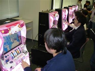 「SLOT魔法少女まどか☆マギカ」の発表会(C)MagicaQuartet/Aniplex・MadokaPartners・MBSLicensedbySMERecordsLicensedbyAniplexInc. 「SLOT魔法少女まどか☆マギカ」の発表会(C)MagicaQuartet/Aniplex・MadokaPartners・MBSLicensedbySMERecordsLicensedbyAniplexInc.