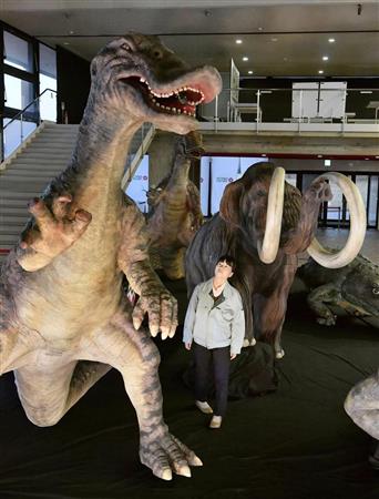 【動画あり】マンモス、恐竜…大阪万博・太陽の塔で展示された巨大生物模型を復元　来年３月から塔内部公開