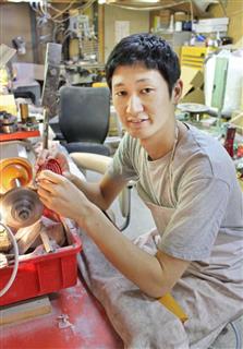 「クリスマスなど季節ごとの模様を考えるのも楽しい」と話す小島悠輔氏 「クリスマスなど季節ごとの模様を考えるのも楽しい」と話す小島悠輔氏