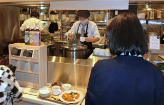 新たにディナータイム営業と洋食メニューの提供が始まった「丸の内タニタ食堂」=東京都千代田区 新たにディナータイム営業と洋食メニューの提供が始まった「丸の内タニタ食堂」=東京都千代田区