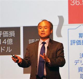 米携帯電話による事業再編などについて説明するソフトバンクグループの孫正義社長=7日、東京都中央区(高橋寛次撮影) 米携帯電話による事業再編などについて説明するソフトバンクグループの孫正義社長=7日、東京都中央区(高橋寛次撮影)