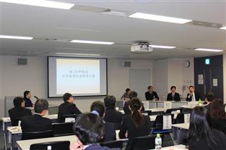 中部国際空港で開かれた第3回昇龍道銘酒街道推進会議。中部・北陸9県の日本酒を地域振興に結びつける試みが披露された 中部国際空港で開かれた第3回昇龍道銘酒街道推進会議。中部・北陸9県の日本酒を地域振興に結びつける試みが披露された