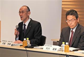 2017年12月期連結決算を説明するヤマハ発動機の日高祥博社長(左)ら=13日、東京都千代田区 2017年12月期連結決算を説明するヤマハ発動機の日高祥博社長(左)ら=13日、東京都千代田区