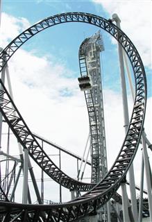 富士急ハイランドのジェットコースター「高飛車」=山梨県富士吉田市 富士急ハイランドのジェットコースター「高飛車」=山梨県富士吉田市