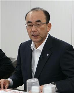 インタビューに答えるユニーの佐古則男社長=18日、東京都豊島区 インタビューに答えるユニーの佐古則男社長=18日、東京都豊島区