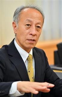 インタビューに答えるセブン銀行の舟竹泰昭社長 インタビューに答えるセブン銀行の舟竹泰昭社長