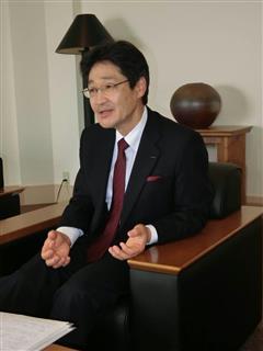 インタビューに応じるNTTデータの本間洋社長=東京都江東区 インタビューに応じるNTTデータの本間洋社長=東京都江東区