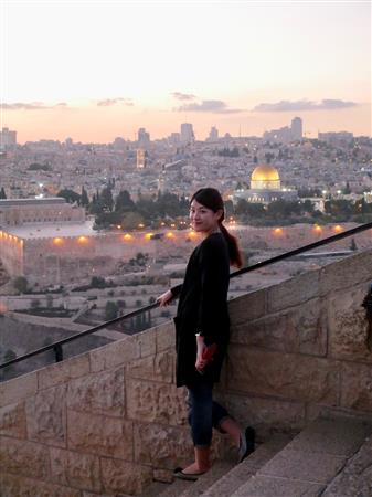 イスラエル・エルサレムのオリーブの丘からの風景は忘れられない（徳山佳楠子さん提供）